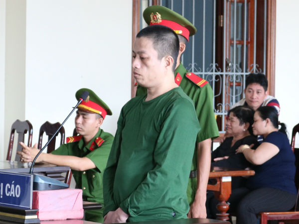 Tử hình người chồng ảo giác ma túy dùng dao đâm vợ tử vong khi đang rửa vết thương