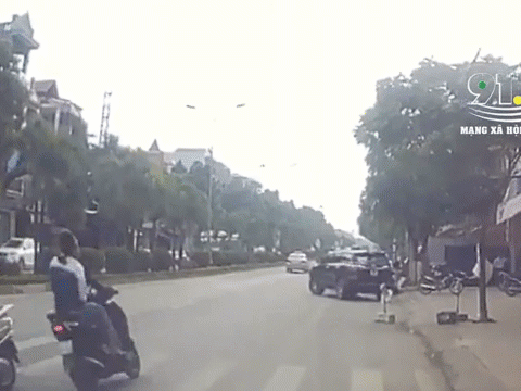 Video: Phóng tốc độ cao tông thẳng vào đầu ô tô khiến người xem rùng mình