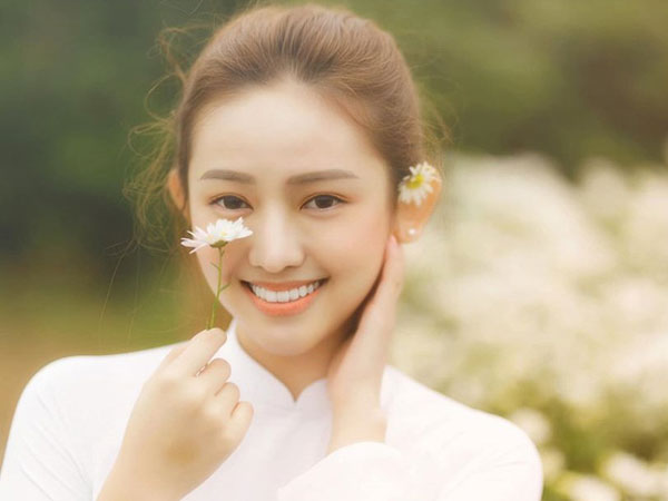 Hà Nội đang vào mùa cúc họa mi, Thúy Vi cũng phải lặn lội 'Bắc tiến' để có được một bộ ảnh cho bằng bạn bằng bè