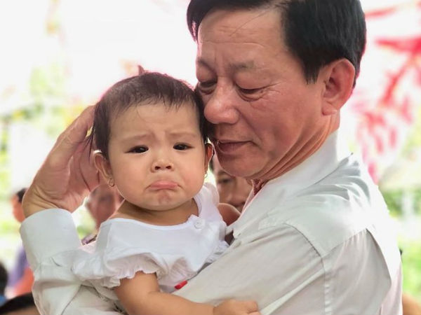 Vợ của Trung úy công an tử nạn lúc truy đuổi trộm: 'Từ ngày cha mất, bé không chịu ngủ, cứ khóc liên tục'