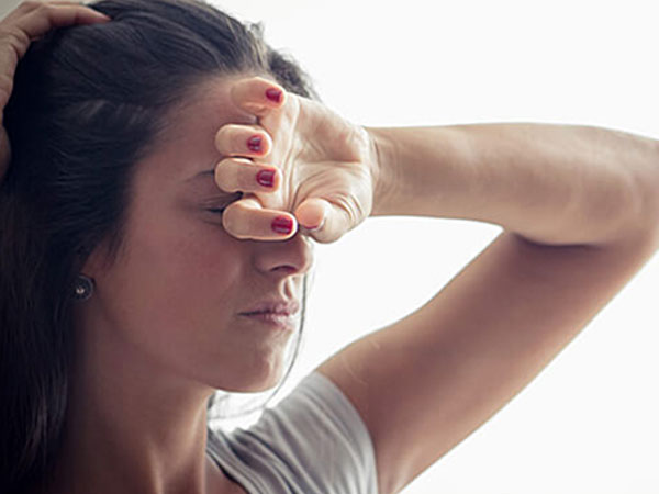 Tự ý dùng thuốc giảm đau cô gái rơi vào trạng thái hôn mê
