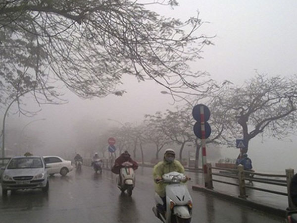 Hà Nội đón gió mùa đông bắc, trời rét