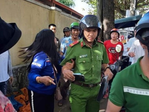 Xôn xao thông tin cô gái bị 'thôi miên, cướp tài sản' khi bấm giúp điện thoại ở Hội An