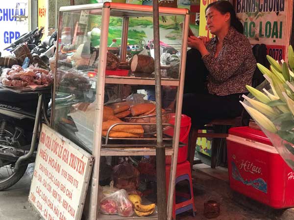 Tiểu thương kinh doanh ế ẩm do giá nhiều mặt hàng 'nhảy múa' tăng theo thịt lợn