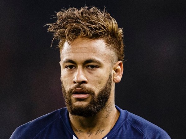 Thi đấu tệ hại, Neymar bị thay ra giữa chừng
