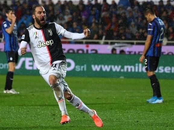 Ronaldo vắng mặt, Higuain lập cú đúp giúp Juventus thắng ngược