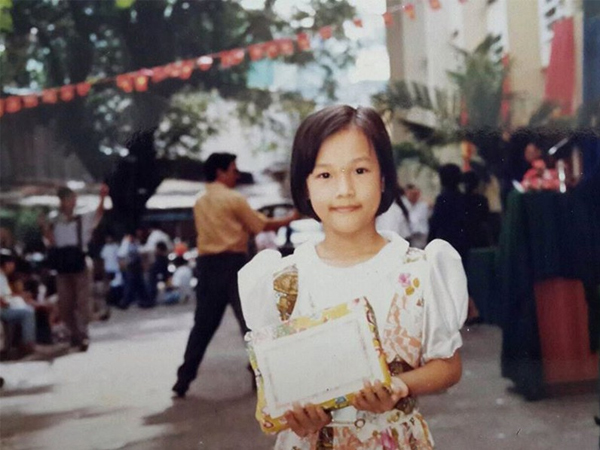 Ngắm ảnh thời thơ ấu đáng yêu của Hoàng Oanh