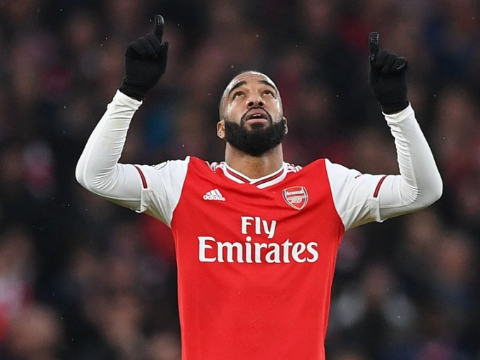 Arsenal thoát thua nhờ pha ghi bàn phút bù giờ thứ 6