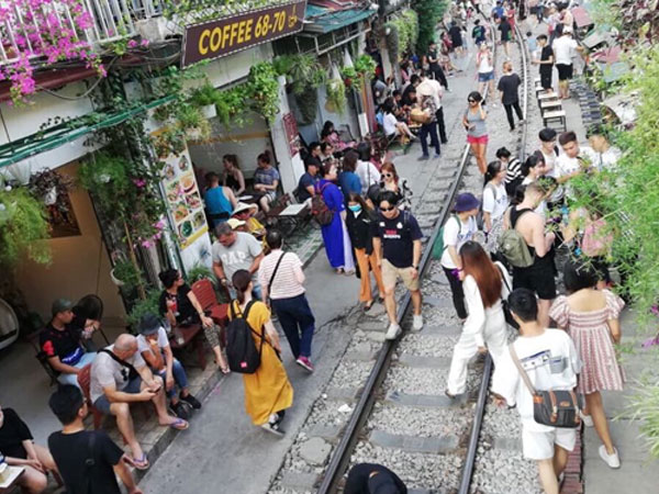 Người dân phố đường tàu Hà Nội sắp bị di dời