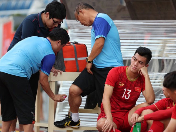 Thầy Park 'cao tay ấn' trong buổi tập đầu tiên của U22 Việt Nam trên đất Phillippines