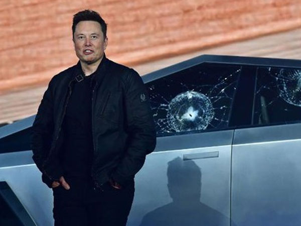 Ra mắt xe tải điện, Elon Musk gặp sự cố 'đáng quên'