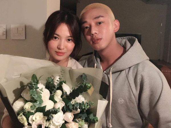 Sau vụ ly hôn chấn động, lần đầu tiên Yoo Ah In công khai xuất hiện thân mật bên Song Hye Kyo trong ngày sinh nhật