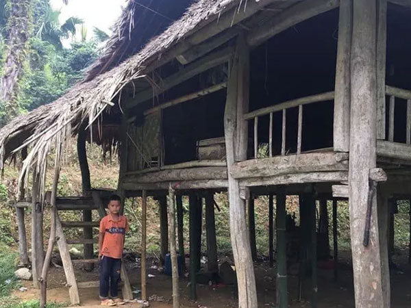 Nhiều thông tin sai lệch về cậu bé 10 tuổi sống cô độc trong rừng ở Tuyên Quang