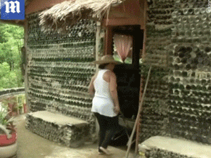 Video: Người phụ nữ tự xây nhà bằng 6.000 chai thủy tinh