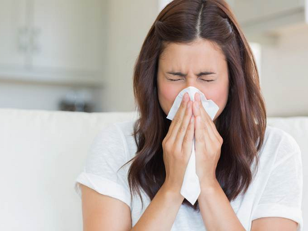 Vì sao khi ốm, người ta thường chỉ bị tắc một bên mũi?