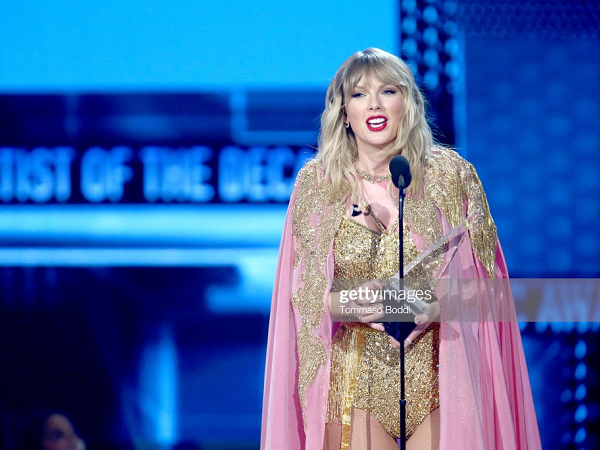 Ôm trọn 6 chiếc cúp từ AMAs 2019, Taylor Swift vượt kỷ lục Michael Jackson