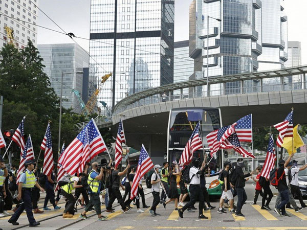 Trung Quốc triệu tập Đại sứ quán Mỹ, cảnh báo 'mọi hậu quả' nếu dự luật Hong Kong được thông qua