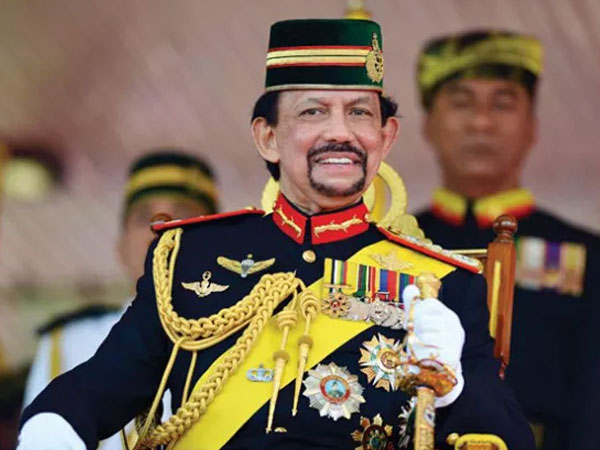 Cuộc sống giàu có, xa hoa của Quốc vương Brunei có cháu trai vừa tự ý vào sân trong trận đấu với U22 Việt Nam