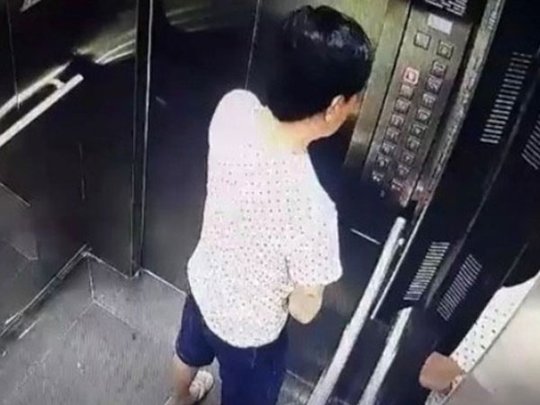 Tiểu tiện trong thang máy, người đàn ông bị phạt 500 nghìn đồng