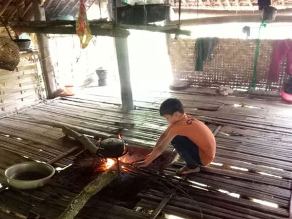 Cận cảnh cuộc sống mới của cậu bé 'cô độc trong rừng' ở Tuyên Quang