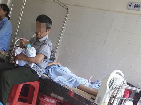 Con dâu đi đẻ, bố chồng vào chăm, hội chị em trầm trồ: 'Nàng dâu số hưởng đây rồi!'