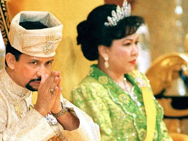 Điều ít biết về 3 bà vợ của Quốc vương Brunei - người sở hữu khối tài sản khổng lồ cùng tòa nhà dát vàng lóa mắt