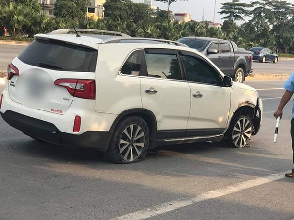 Thêm một vụ 'xe điên' tại Hà Nội: Ô tô tông 4 người rồi bỏ chạy