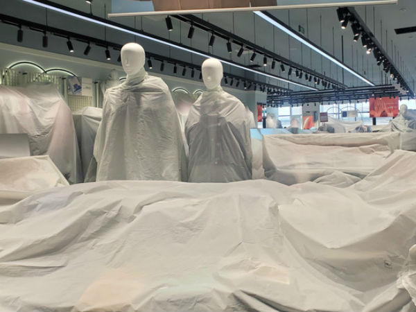Khách tiu nghỉu vì đến Aeon Mall Hà Đông khai trương nhưng loạt cửa hàng vẫn đóng cửa