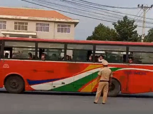 Chửi CSGT, tài xế bị phạt 2,5 triệu đồng