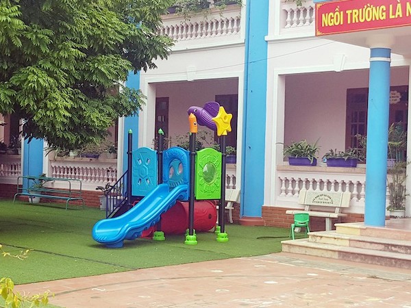 Hà Nội: Kẹt đầu khi chơi cầu trượt, bé trai gần 3 tuổi tử vong thương tâm ở trường mầm non