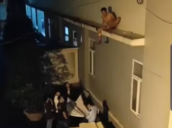 Du khách ngáo đá tự cắt vào 'của quý' tiếp tục gây náo loạn trong bệnh viện