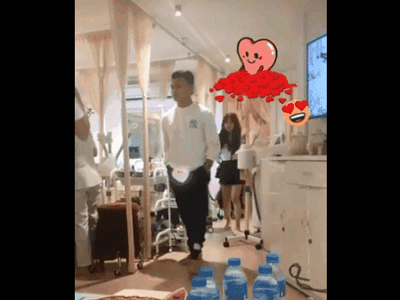 Vừa phủ nhận có tình mới sau khi chia tay Nhật Lê, Quang Hải lại bị bắt gặp hẹn hò với 'bạn gái tin đồn'