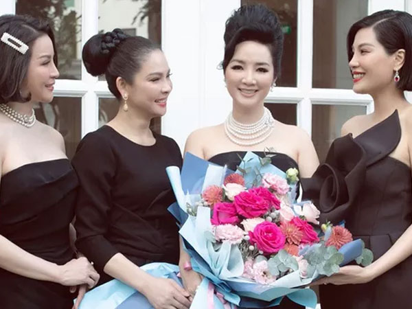 Người đẹp Thủy Hương lại gây sốt khi xuất hiện trong sinh nhật của Hoa hậu Giáng My