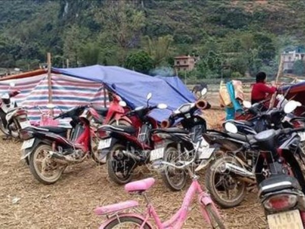 Cao Bằng: Lo sợ động đất, dân dựng lán ngủ ngoài đồng