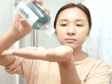 Cách dùng kem dưỡng ẩm giúp da căng láng mịn như mật ong