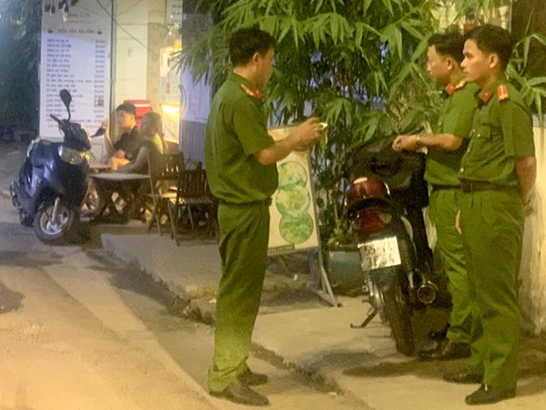 Ẩu đả giữa phố, nam tài xế Go-Viet ngã xuống đường tử vong