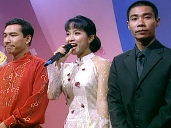 Đăng hình kỷ niệm cùng dàn nghệ sĩ Táo Quân suốt 16 năm qua, MC Thảo Vân bất ngờ bị chê 'khẩu vị mặn' nên mới lao vào Công Lý