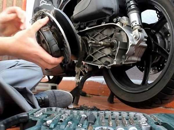 Mánh khóe của thợ bất lương phá xe, ép giá sửa chữa, chủ xe máy không thể bỏ qua