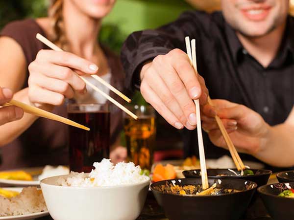 Dễ đến 90% người Việt có hơn 2 trong số 6 thói quen xấu này trong bữa ăn, khiến bệnh tật sớm tìm đến