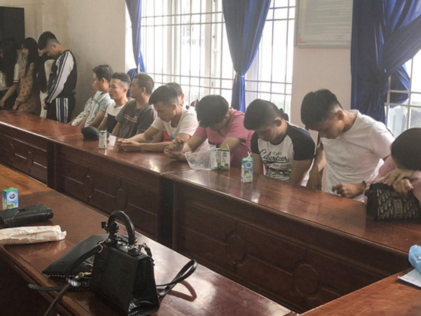 Quảng Nam: 22 nam nữ dương tính với ma túy trong quán karaoke
