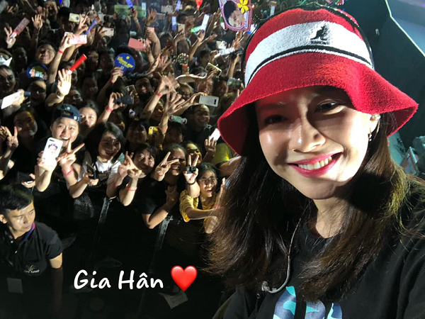 Loạt 'fan cứng' khoe thành quả sau một đêm 'đu đưa' tại fanmeeting Running Man