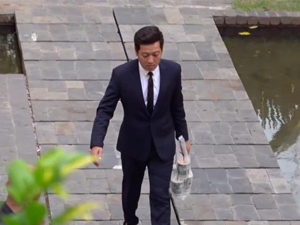 Hành động quan tâm bà xã cực đáng yêu của Trường Giang trong lễ cưới của Hoàng Oanh chiếm trọn cảm tình của cư dân mạng