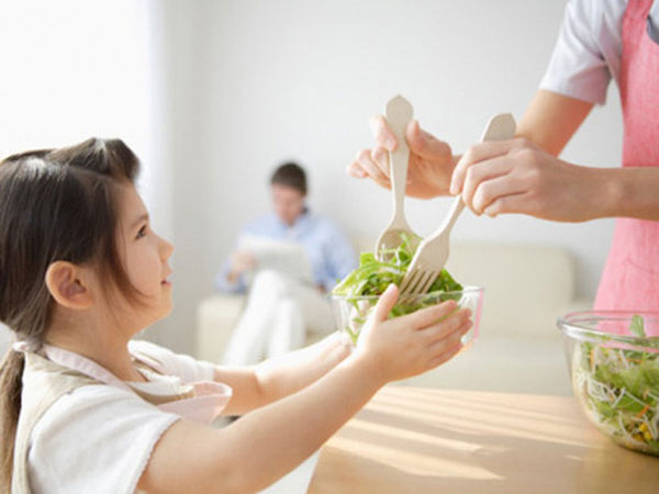 Cho trẻ ăn chay theo bố mẹ, cẩn thận có ngày mất con