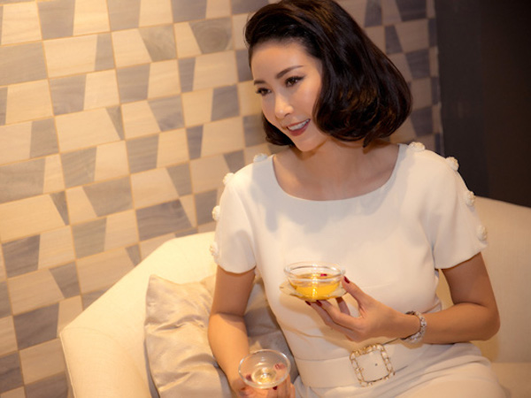 27 năm sau đăng quang Hoa hậu Việt Nam, Hà Kiều Anh xuất hiện gây bất ngờ với nhan sắc không tuổi