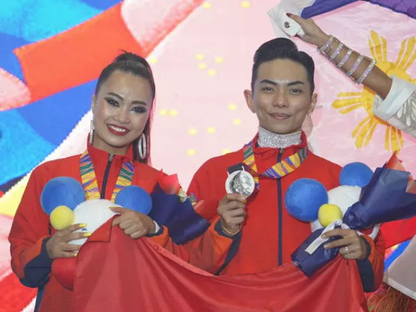 Sự kết hợp lạ lùng của nữ VĐV đã cùng Phan Hiển đạt HCV dancesport