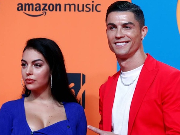 Ronaldo bỏ qua gala Quả bóng Vàng 2019, đi nhận giải 'Cầu thủ hay nhất Serie A'