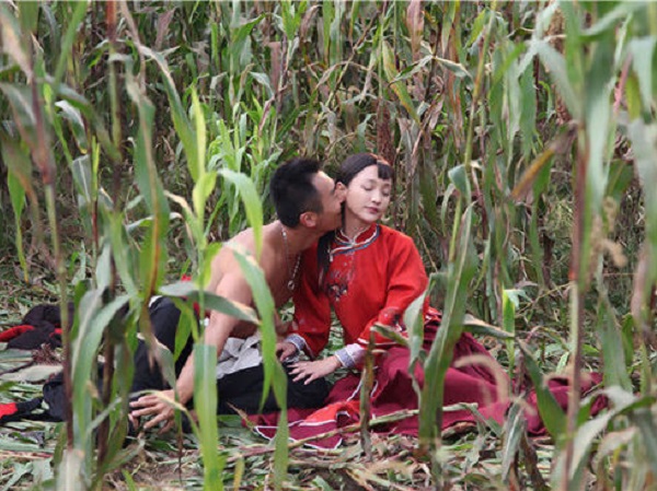 Sao Hoa ngữ 'ám ảnh' vì đóng cảnh nóng: Châu Tấn suýt gãy xương, đau nhức khắp người vì bạn diễn dùng lực quá mạnh