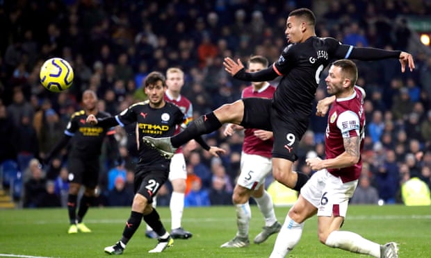Gabriel Jesus lập cú đúp, Man City thắng dễ trên sân Burnley