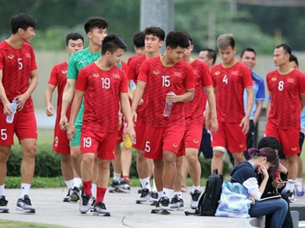 Là cầu thủ nổi tiếng với lịch thi đấu bận rộn, Quang Hải chứng tỏ mình vẫn là một chàng trai 22 tuổi cần được yêu thương qua hành động này