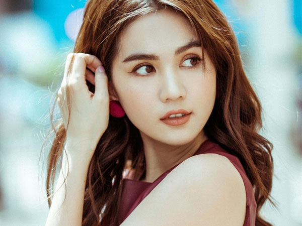 Hậu chia tay, Ngọc Trinh khoe được bạn trai cũ nói lời ngôn tình: 'Anh vẫn ở đây, vẫn yêu và chờ em'